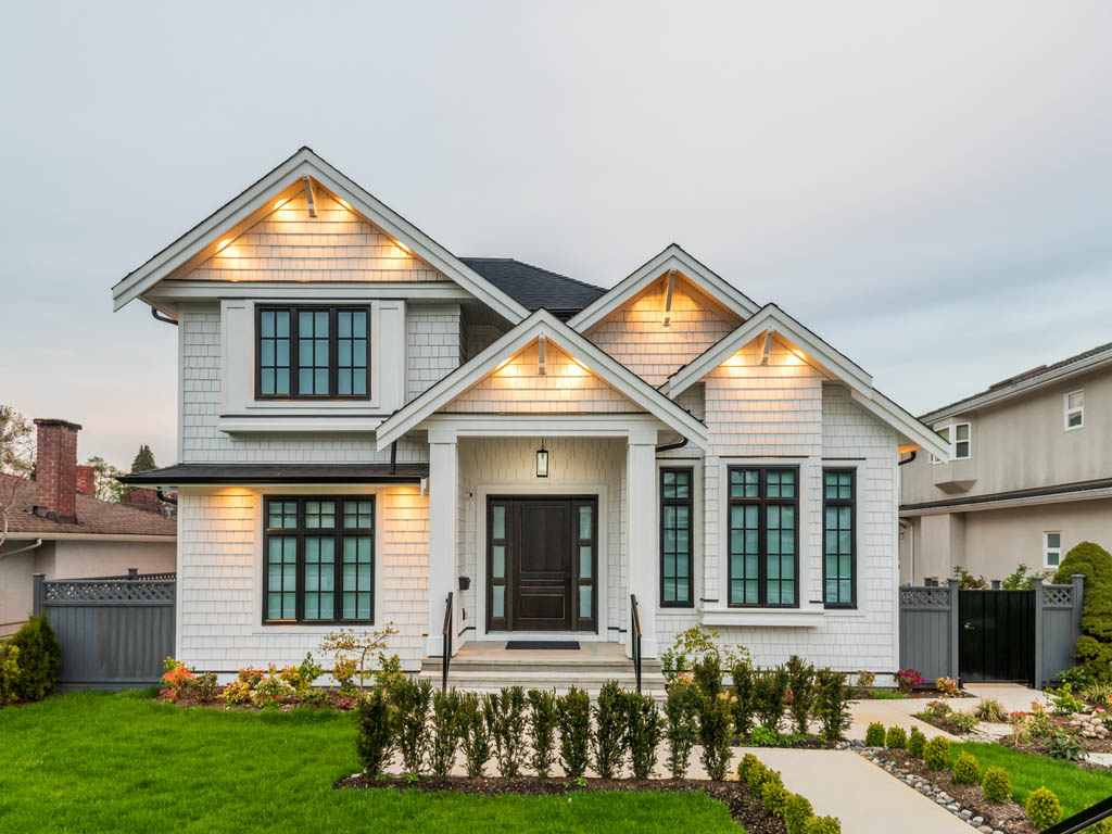 Outdoor Lighting: 27 Easy Ways to Light Up Every Season